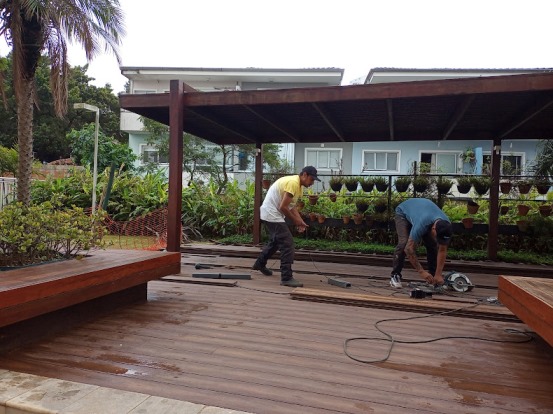 Raspagem Deck Madeira Condominio