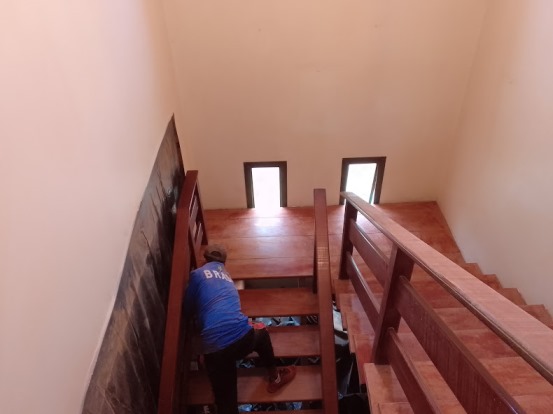 Raspagem Escada Madeira