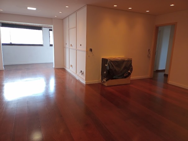 Raspagem Loja Revestimento Madeira